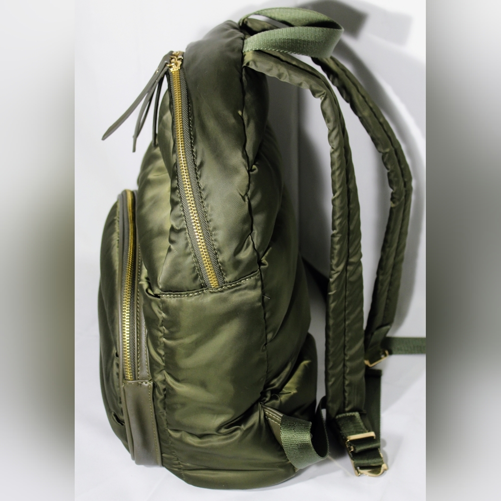 Urban Fit backpack, quilted design, great for small computers. EUC! - Picture 7 of 15